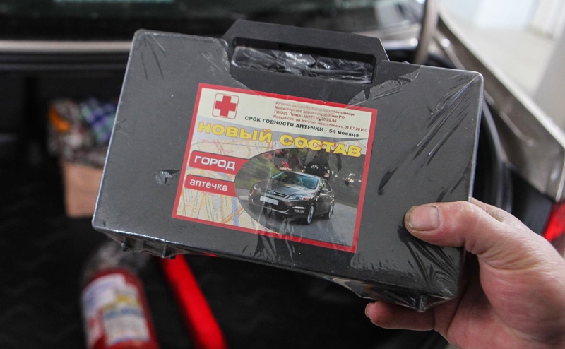 Минздрав утвердил состав автомобильной аптечки с одеялом и загубником