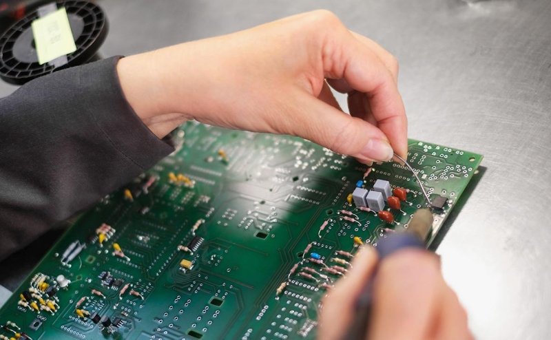 Мишустин поручил проработать налоговые льготы для радиоэлектроники