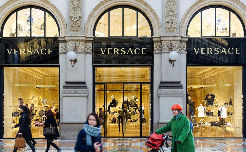 Модный дом Prada купил бренд Versace