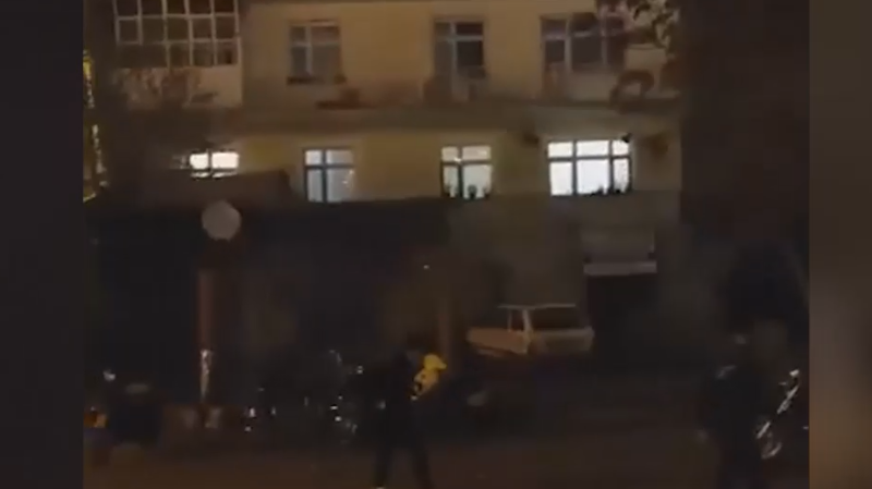 Момент обрушения многоэтажного дома в Турции. Видео