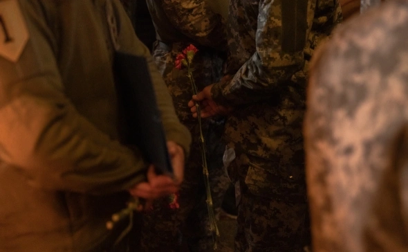 Момент столкновения парусника ВМС с Бруклинским мостом попал на видео