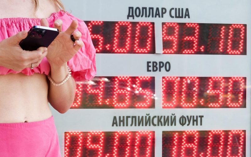 Морской экспорт бензина из России сократился вдвое из-за крепкого