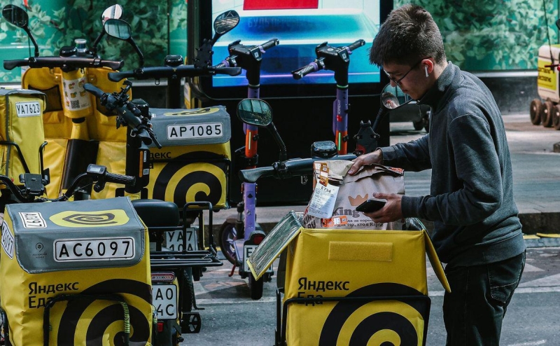 Москва и Петербург предложили единое регулирование для курьеров