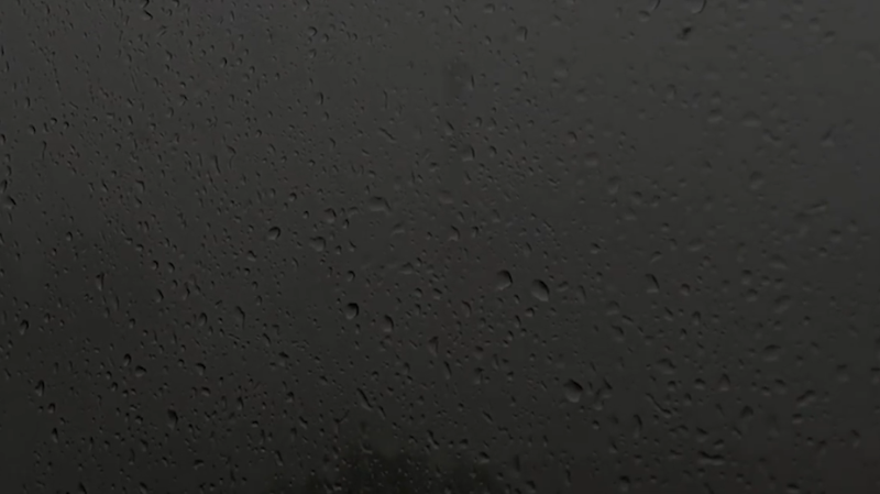 Москвичей попросили не выходить на улицы из-за &laquo;мегаливня&raquo;