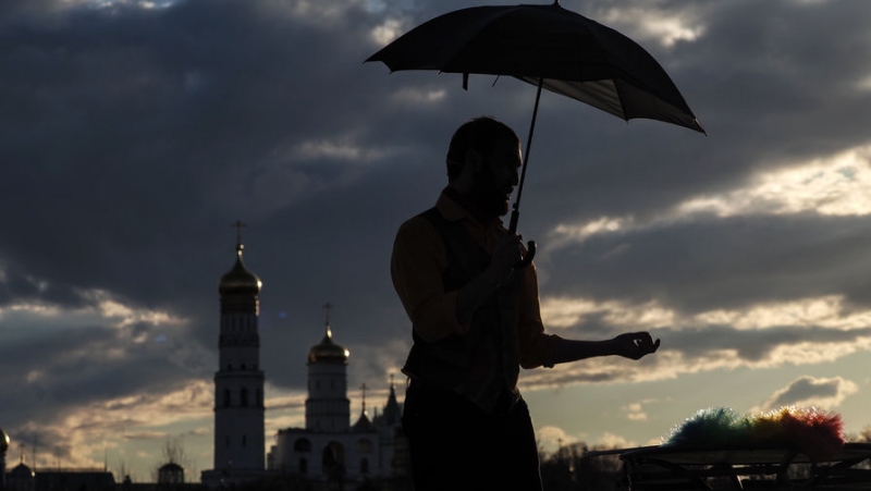 Москвичей попросили оставаться дома из-за урагана