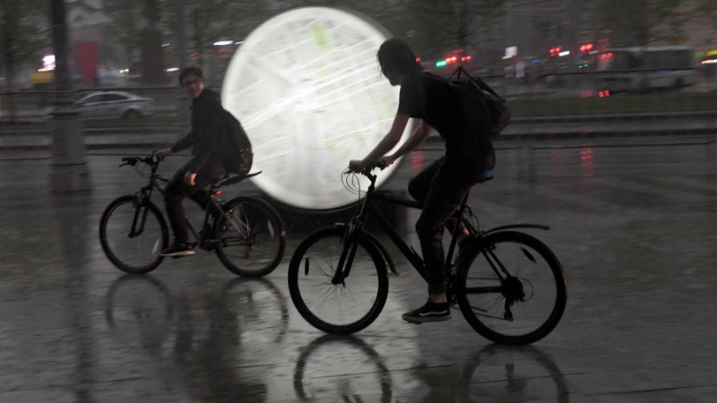 Москвичей предупредили о грозе и граде