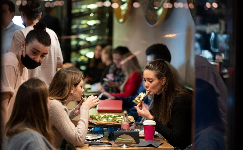 Мостуризм заявил о росте посещаемости ресторанов более чем на треть