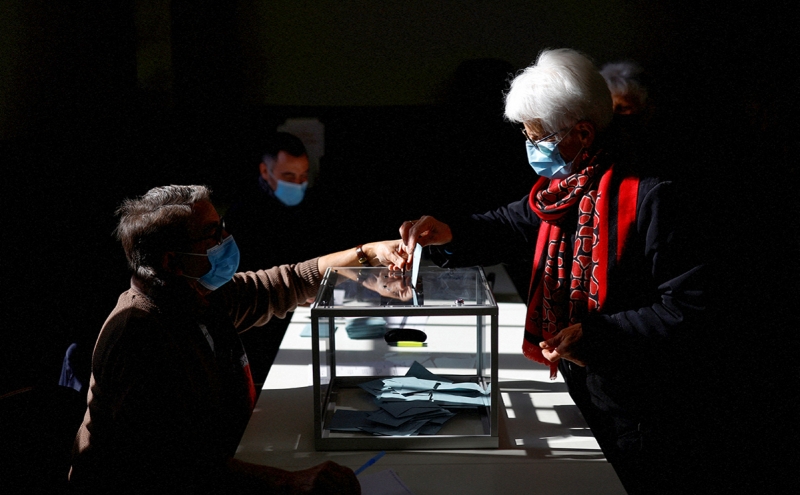 МВД Франции сообщило о самой низкой явке на выборах с 2002 года