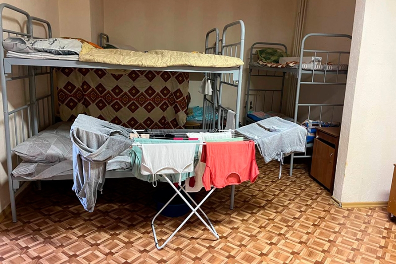 &laquo;Мы устали от страха&raquo;: как живут люди, уехавшие от обстрелов в