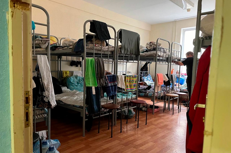 &laquo;Мы устали от страха&raquo;: как живут люди, уехавшие от обстрелов в