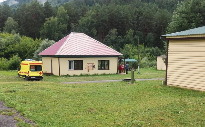 На Алтае почти 70 детей отравились в детском лагере