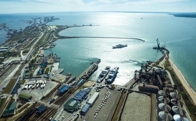 На атакованном пароме в порту Кавказ было 30 цистерн с топливом