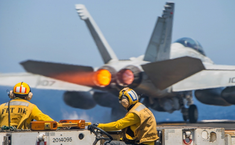 На авиабазе в Испании разбился истребитель F-18