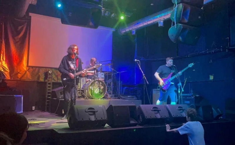 На фестивале под Новгородом прервали исполнение песни из-за слова