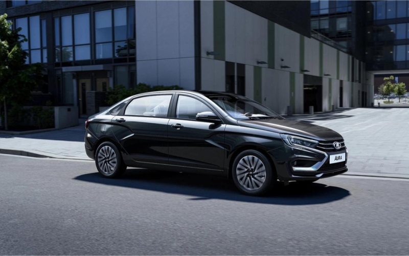 На горящем в Екатеринбурге производстве полистирола обрушилась кровля