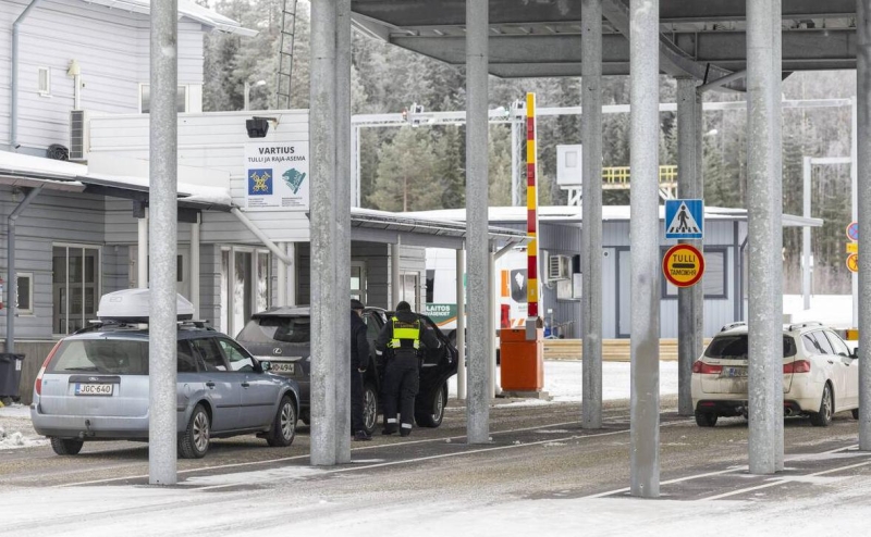 На границе с Финляндией организовали палаточный городок для мигрантов