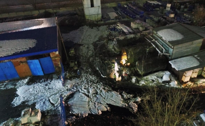 На Ярославском моторном заводе начался пожар