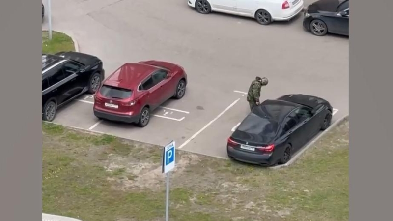 На юге Москвы перекрыли улицу для обследования саперами автомобиля