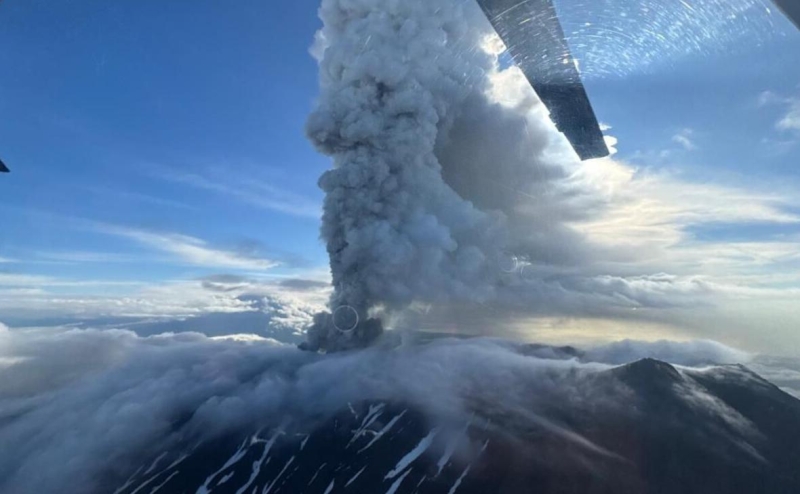 На Камчатке выбросил пепел не извергавшийся с XV века вулкан