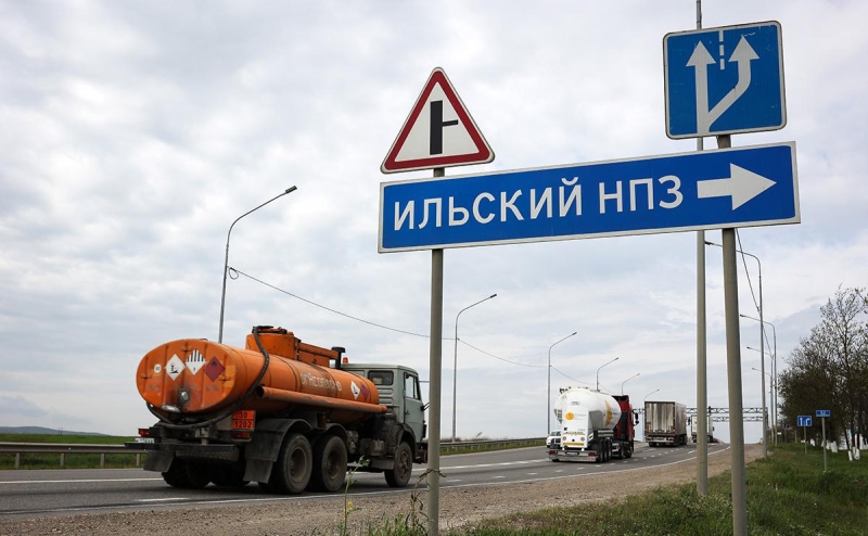 На краснодарском НПЗ во время атаки беспилотника произошли три взрыва