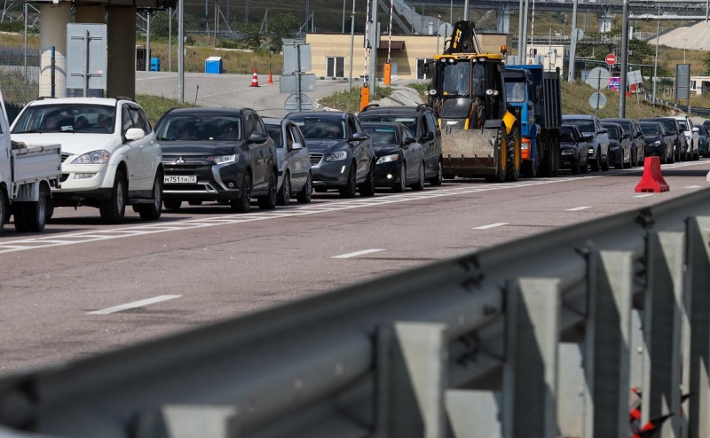 На Крымском мосту в третий раз за ночь перекрыли автомобильное
