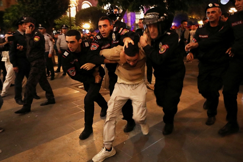 На митинге против Пашиняна в Ереване задержали 46 человек