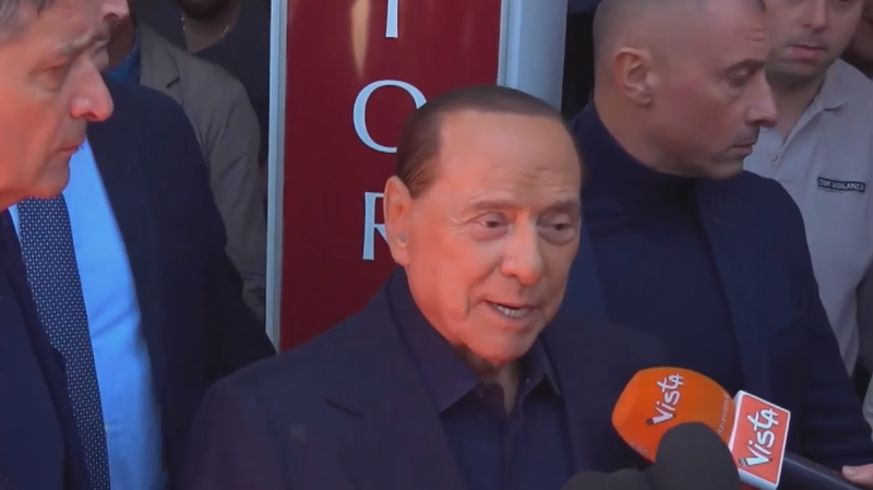 На пенсии &ndash; в политику: каким был Сильвио Берлускони в разные годы