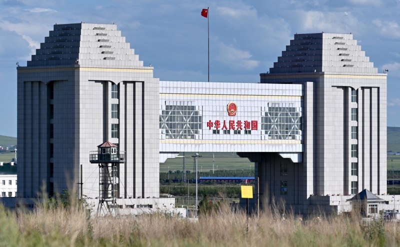 На пунктах пропуска с Китаем возникли заторы перед повышением