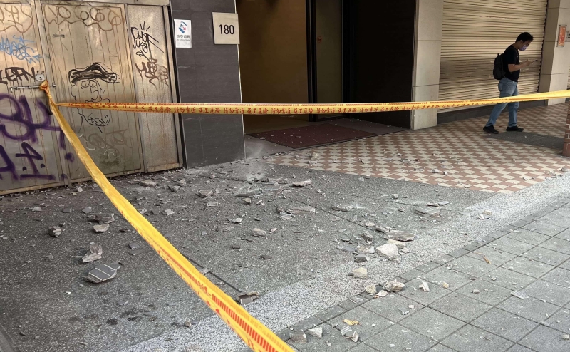 На Тайване сообщили о последствиях сильнейшего за 25 лет землетрясения