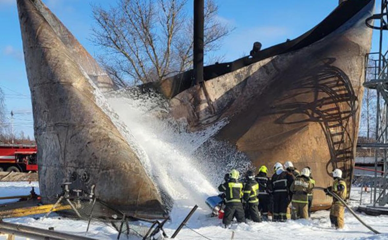 На территории танкового училища в Казани произошел пожар