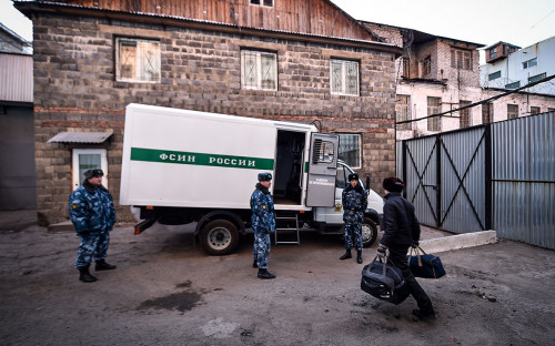 Начальника тюменского ГИБДД поймали на взятках за права без экзаменов