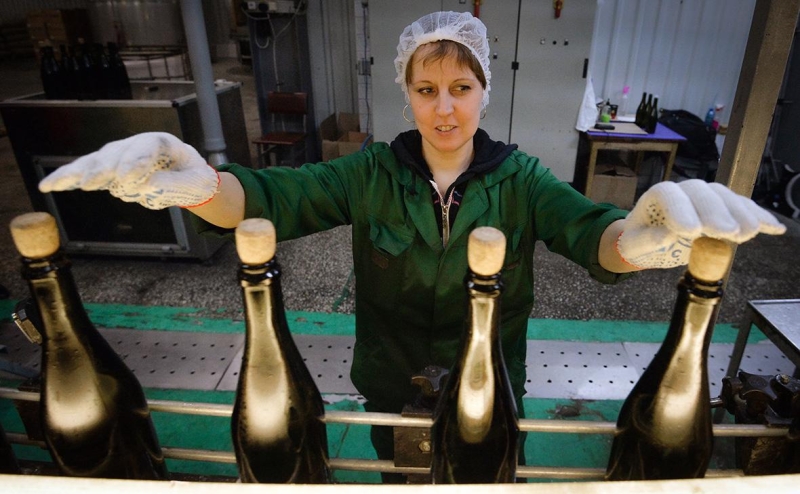 Национализированный завод виски и рома приостановит производство