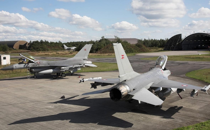 Над крупнейшей военной базой Дании заметили беспилотники