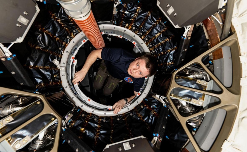 NASA перенесло отстыковку от МКС Crew Dragon с россиянином на борту