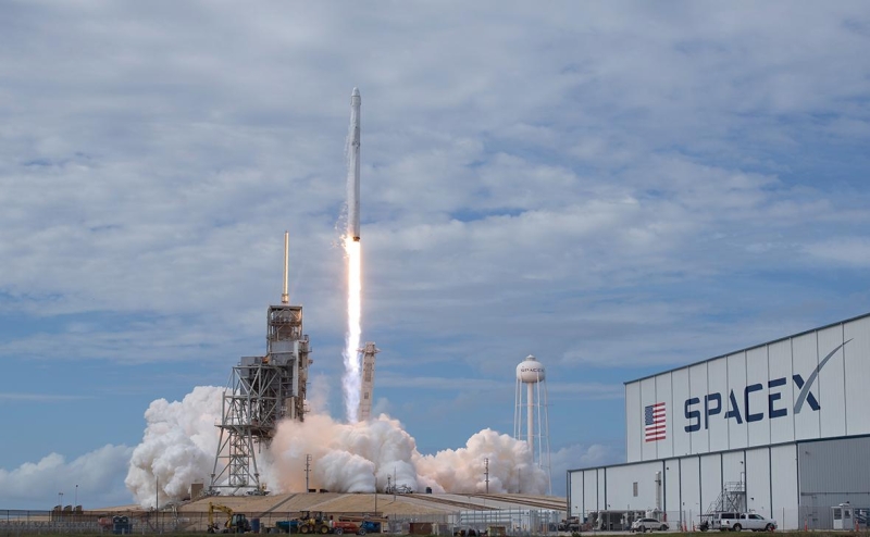 NASA перенесло отстыковку от МКС Crew Dragon с россиянином на борту