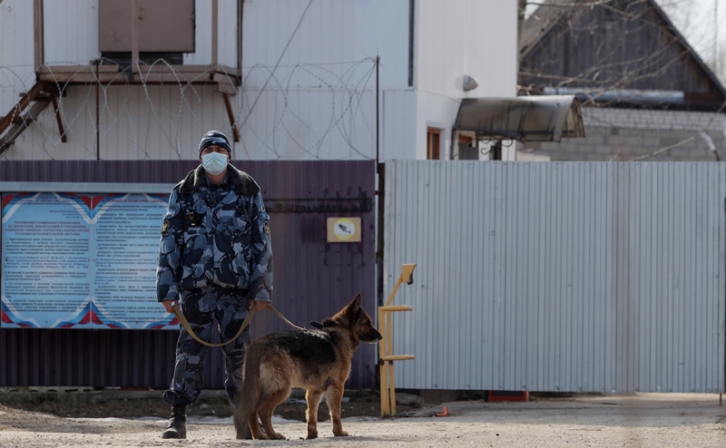 Навальный подал в суд на владимирскую колонию из-за Корана