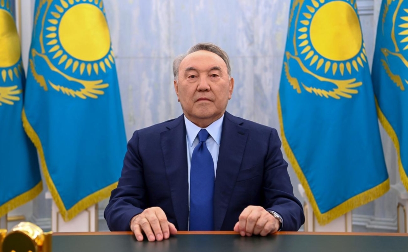 Назарбаев в мемуарах признал, что у него есть вторая жена и еще два