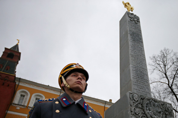 Не там встали: скандалы вокруг установки монументов и зданий в России