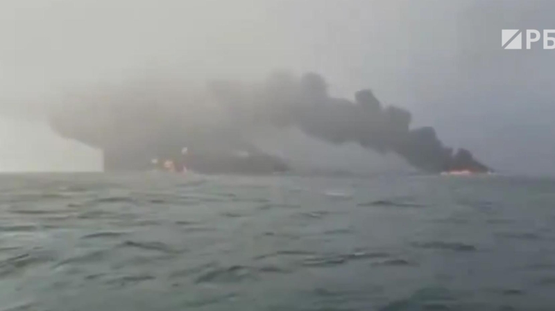 Нефтяной танкер загорелся после столкновения у берегов Британии