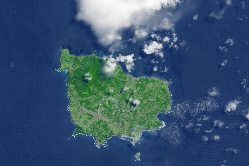 Необитаемые острова и «ад в раю»: кого Трамп счел торговыми