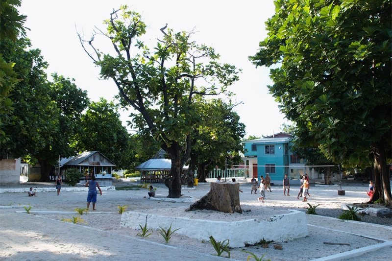 Необитаемые острова и «ад в раю»: кого Трамп счел торговыми