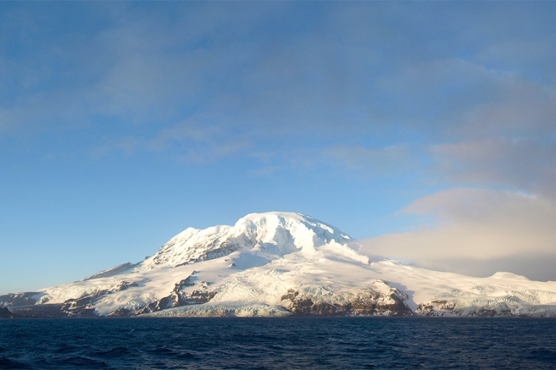 Необитаемые острова и «ад в раю»: кого Трамп счел торговыми
