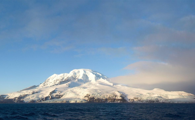 Необитаемые острова и «ад в раю»: кого Трамп счел торговыми