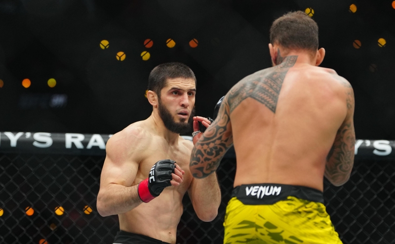 Непобежденный брат Нурмагомедова защитил титул чемпиона Bellator