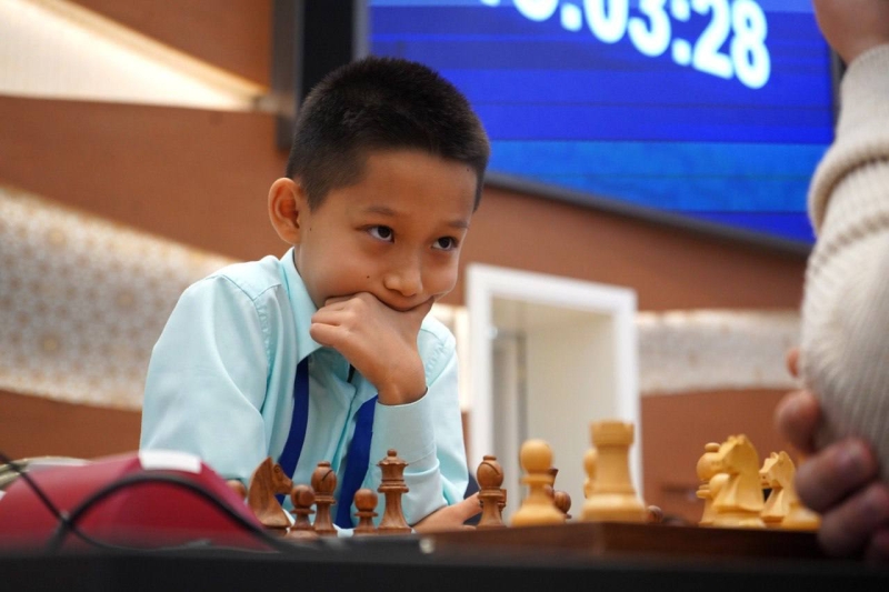 Нерезидентам Казахстана ограничили годом срок действия банковских карт