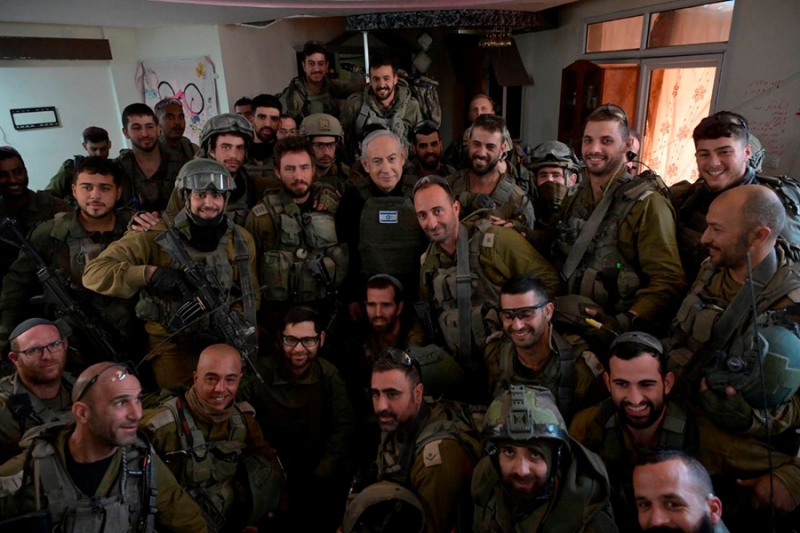 Нетаньяху приехал в Газу и сообщил о просьбе военных &laquo;идти до конца&raquo;