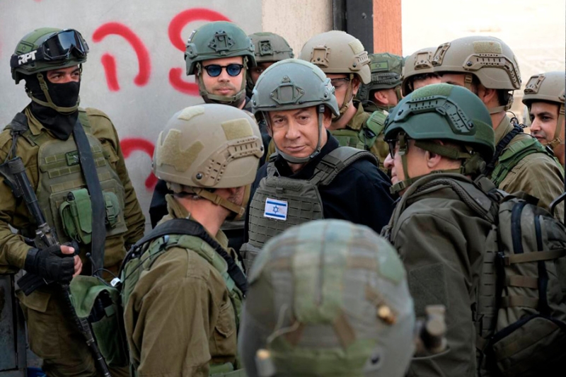 Нетаньяху приехал в Газу и сообщил о просьбе военных &laquo;идти до конца&raquo;