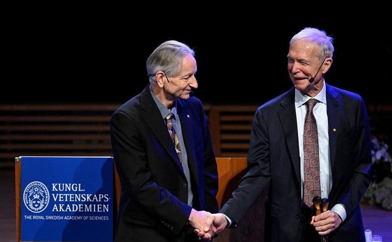 Нобелевскую премию по физике дали за открытие в квантовой механике