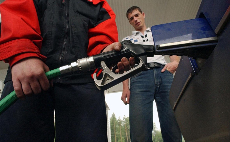 Новак сообщил о решении проблем с бензином в регионах в ручном режиме