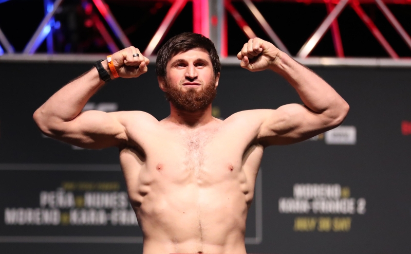 «Нужно перевести его вниз и избивать». Что говорят перед боем